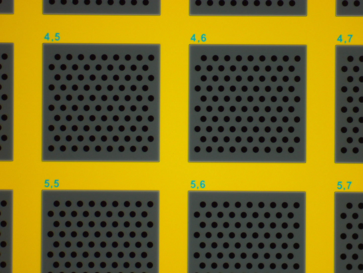 TEM grid with 4 um holes in a 20 nm membrane (20 pack)